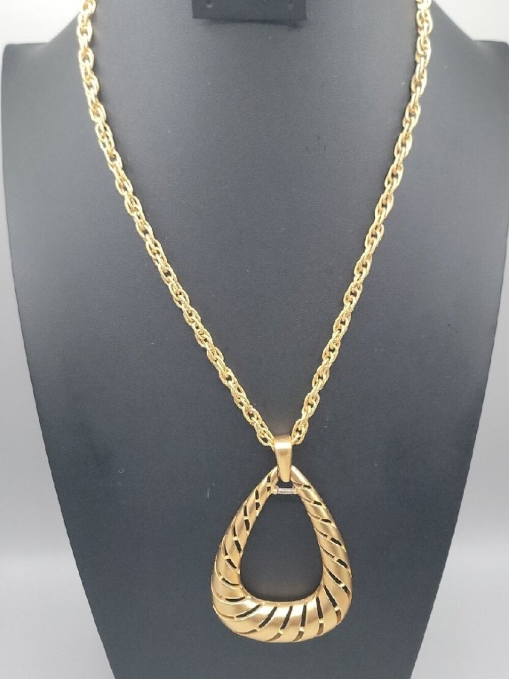 Vintage Crown Trifari Door Knocker Pendant Necklace 28"Gold Tone Large Teardrop